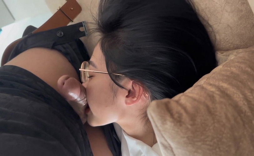 jav gai xinh Em sinh viên kính cận mút phê quá vứt cả kính sang bên